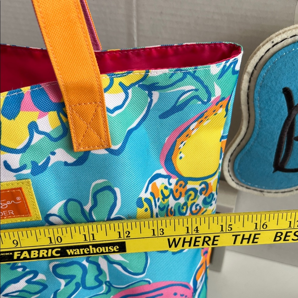Set Lilly Pulitzer NWOT Blue and Pink Floral set Tote and cosmetic bag - Picture 8 of 10